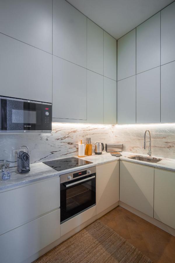 Paraiso Garden Suite--- Spacious & Downtown بورتو المظهر الخارجي الصورة